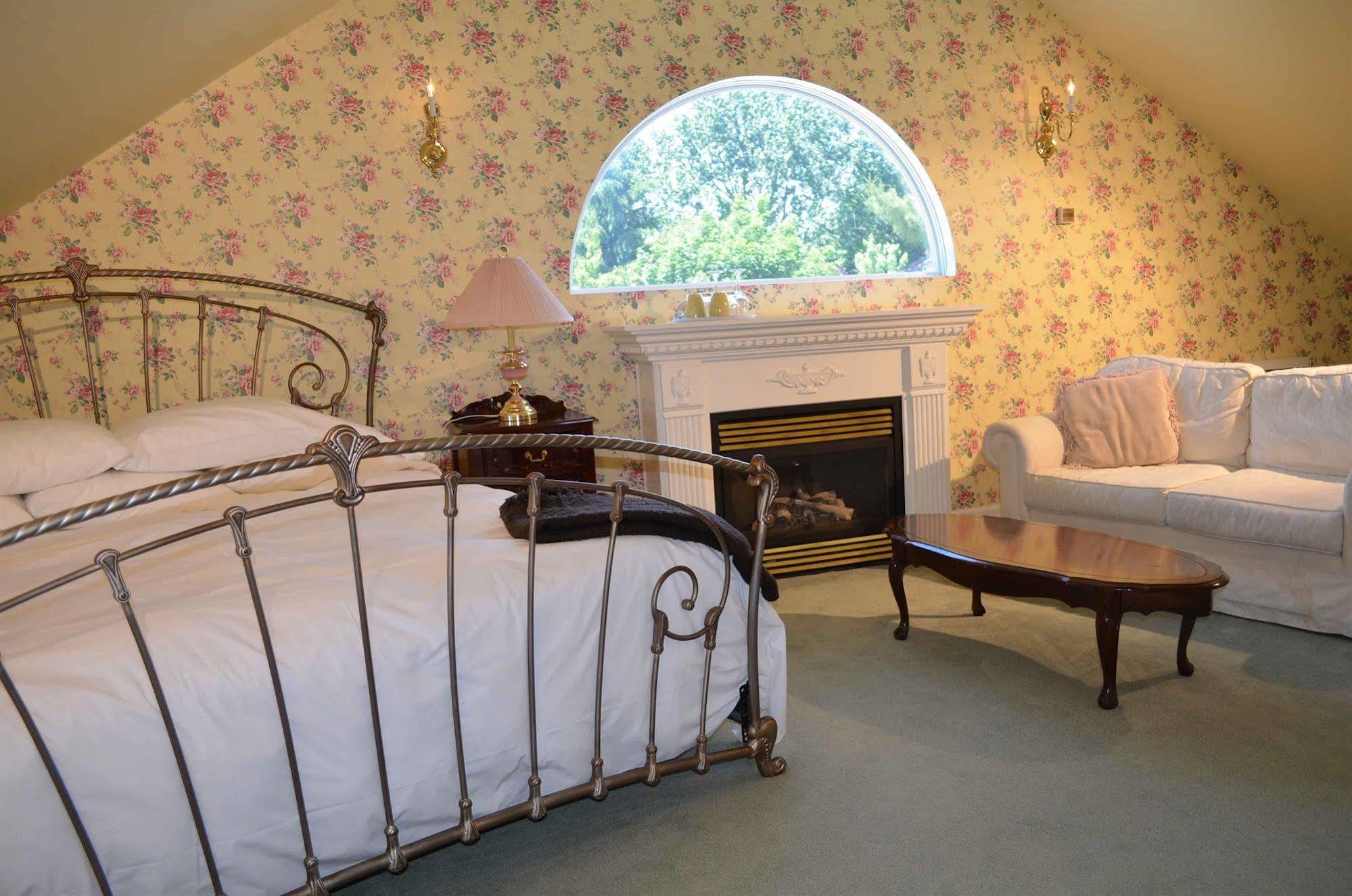 Bedham Hall B&B Niagara Falls Exterior photo